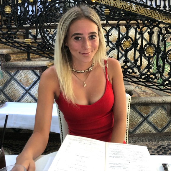 Meet your Posher, Isabelle - Picture 1 of 3